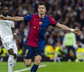 kaiyun.com-莱万多夫斯基重返赛场，比赛局势复杂首场状态出色，巴塞罗那观众沸腾！